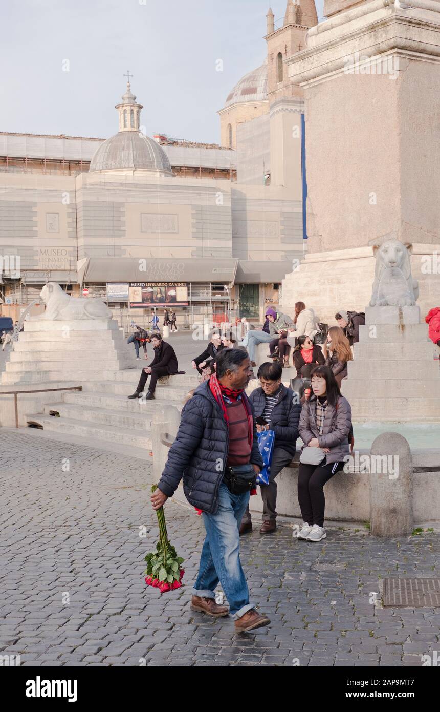 Homme vendant des roses sur la Piazza del Popolo Rome Italie Banque D'Images