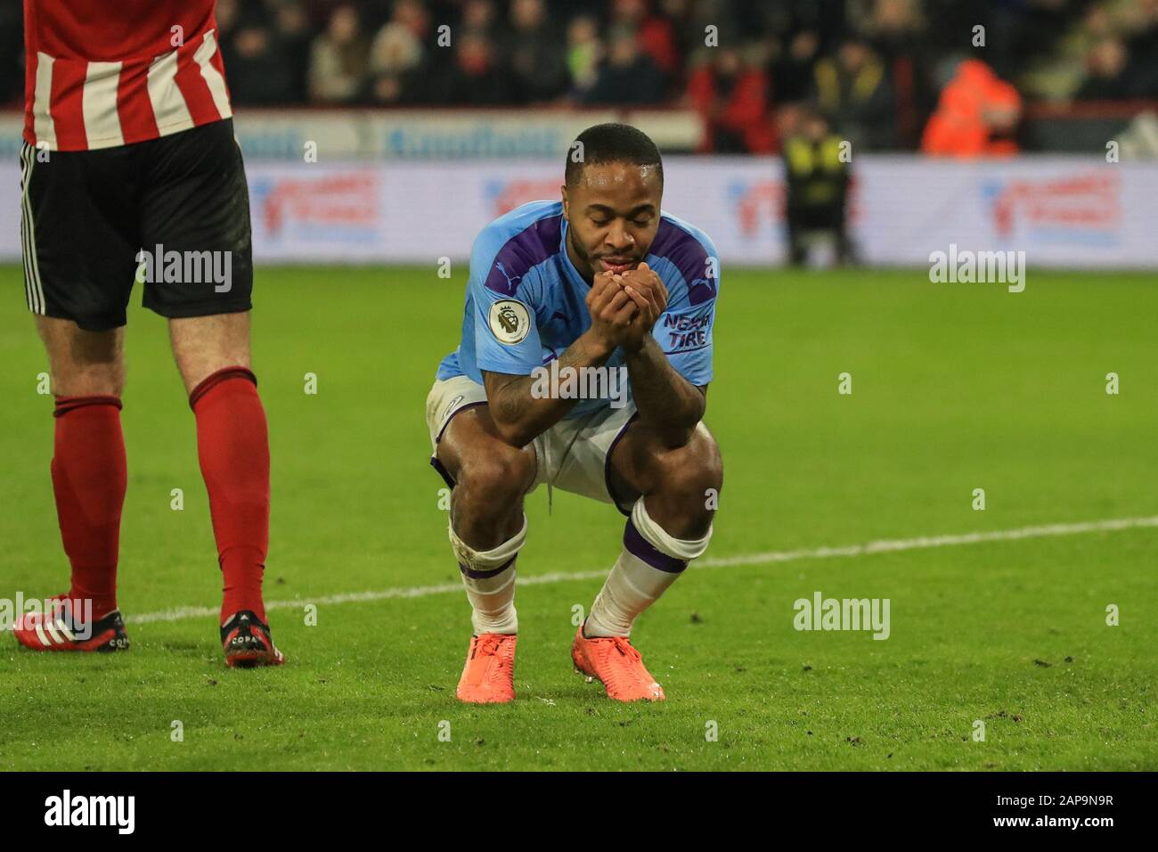 21 janvier 2020, Bramall Lane, Sheffield, Angleterre; Premier League, Sheffield United contre Manchester City : Raheem Sterling (7) de Manchester City semble déjecté alors que son tir sur le but est sauvé Banque D'Images