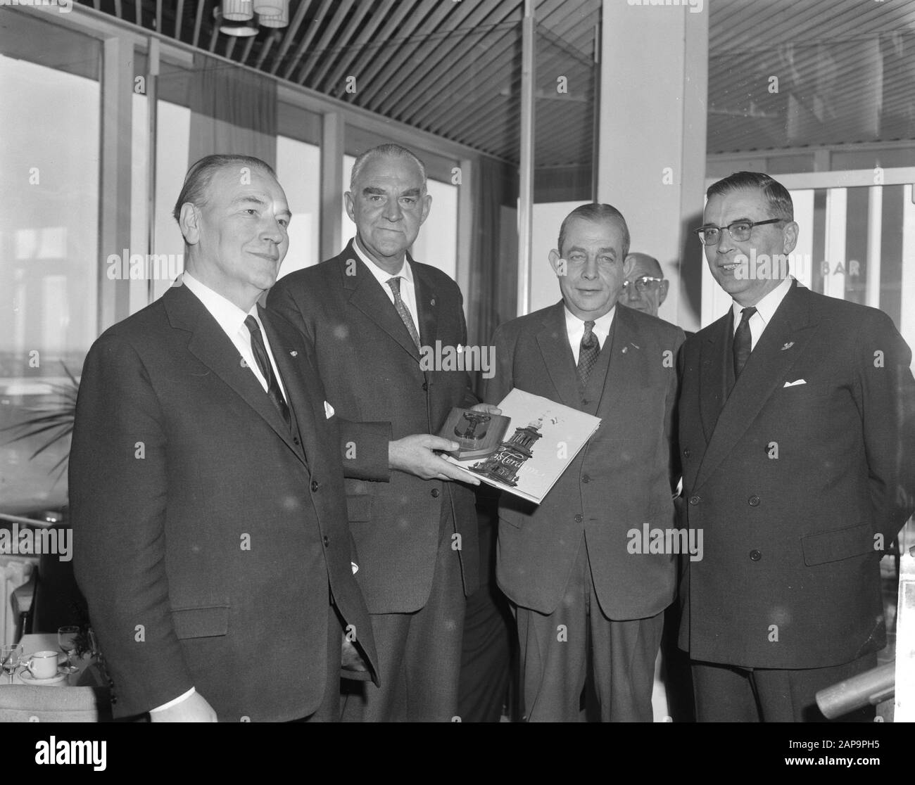 8000 e navire au port d'Amsterdam Date : 24 décembre 1962 mots clés : ports, navires Banque D'Images