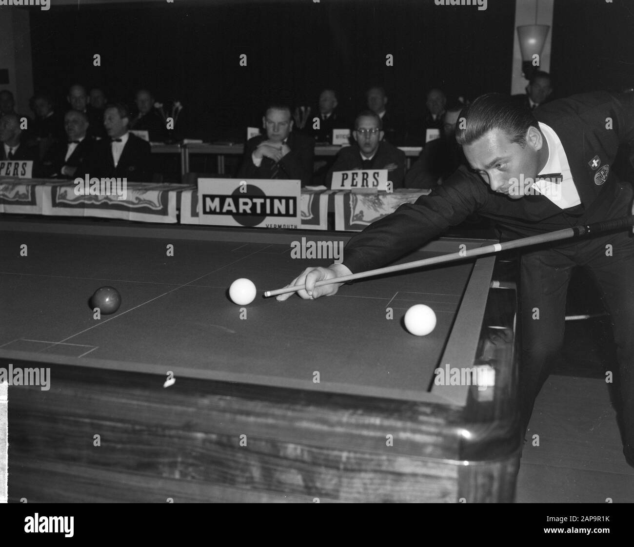 Billard au championnat d'Europe Aker Kader 71/2 dans la Marinekantine à Den Helder. Burgener aan stoot Date: 27 février 1963 lieu: Den Helder mots clés: BILJARTEN, CHAMPONIES Banque D'Images