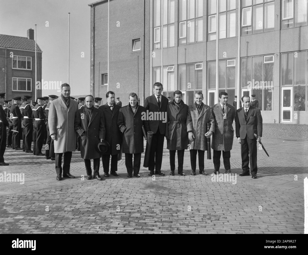 Billard au championnat d'Europe Aker Kader 71/2 dans la Marinekantine à Den Helder. Participants De L.n.r Burgener, Galmiche, Eiter, Ceulemans, Boulanger, Date: 27 Février 1963 Lieu: Den Helder Mots Clés: Biljarten, Championnats, Participants Nom De La Personne: Boulanger, Ceulemans Banque D'Images