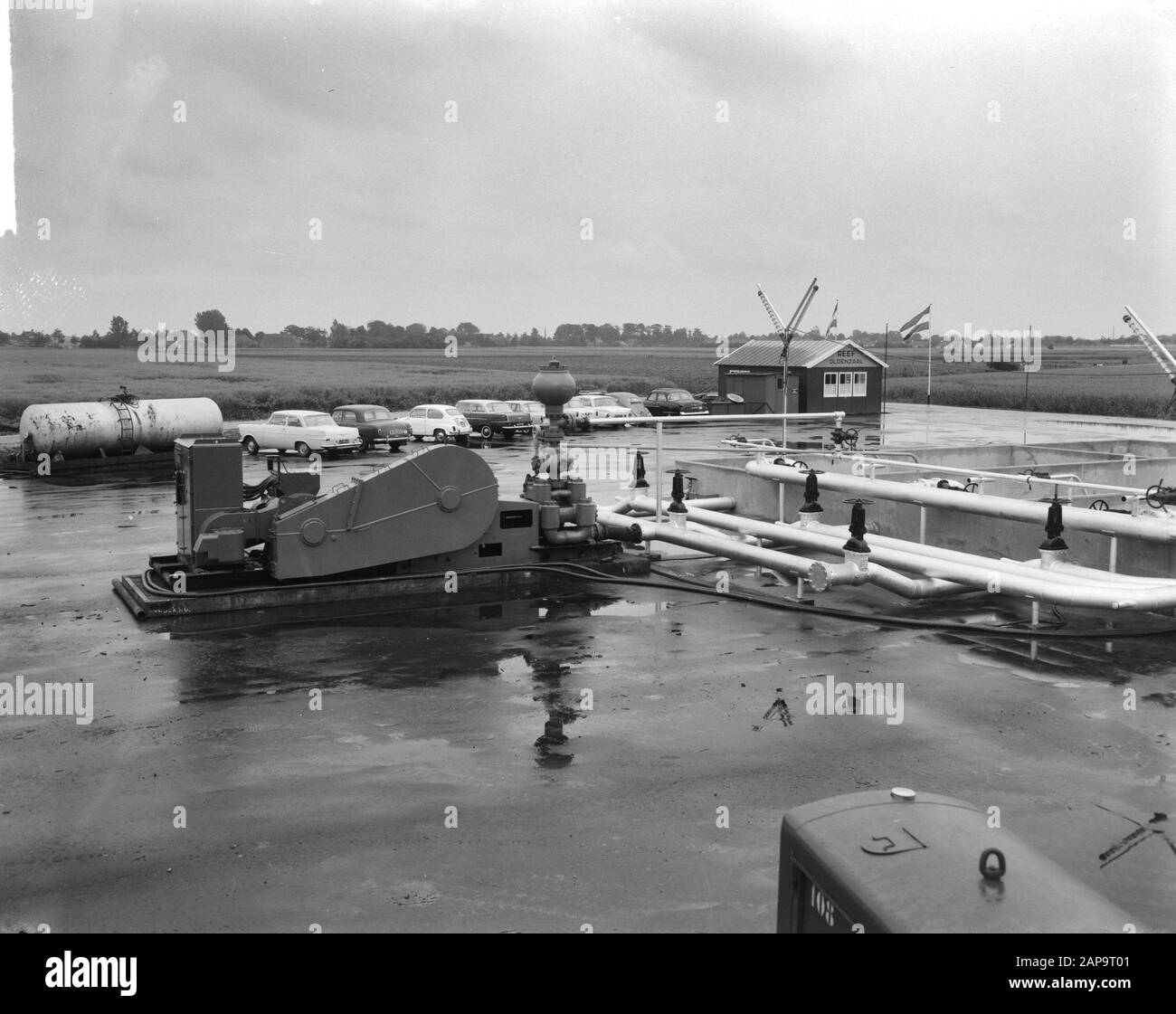 Le champ de gaz naturel de Slochteren a officiellement utilisé m. Fock et drs. De Pous lors de la mise en service de la tour Date: 25 juillet 1963 lieu: Groningue, Slochteren mots clés: Domaine du gaz naturel Nom personnel: DRS. De Pous Banque D'Images