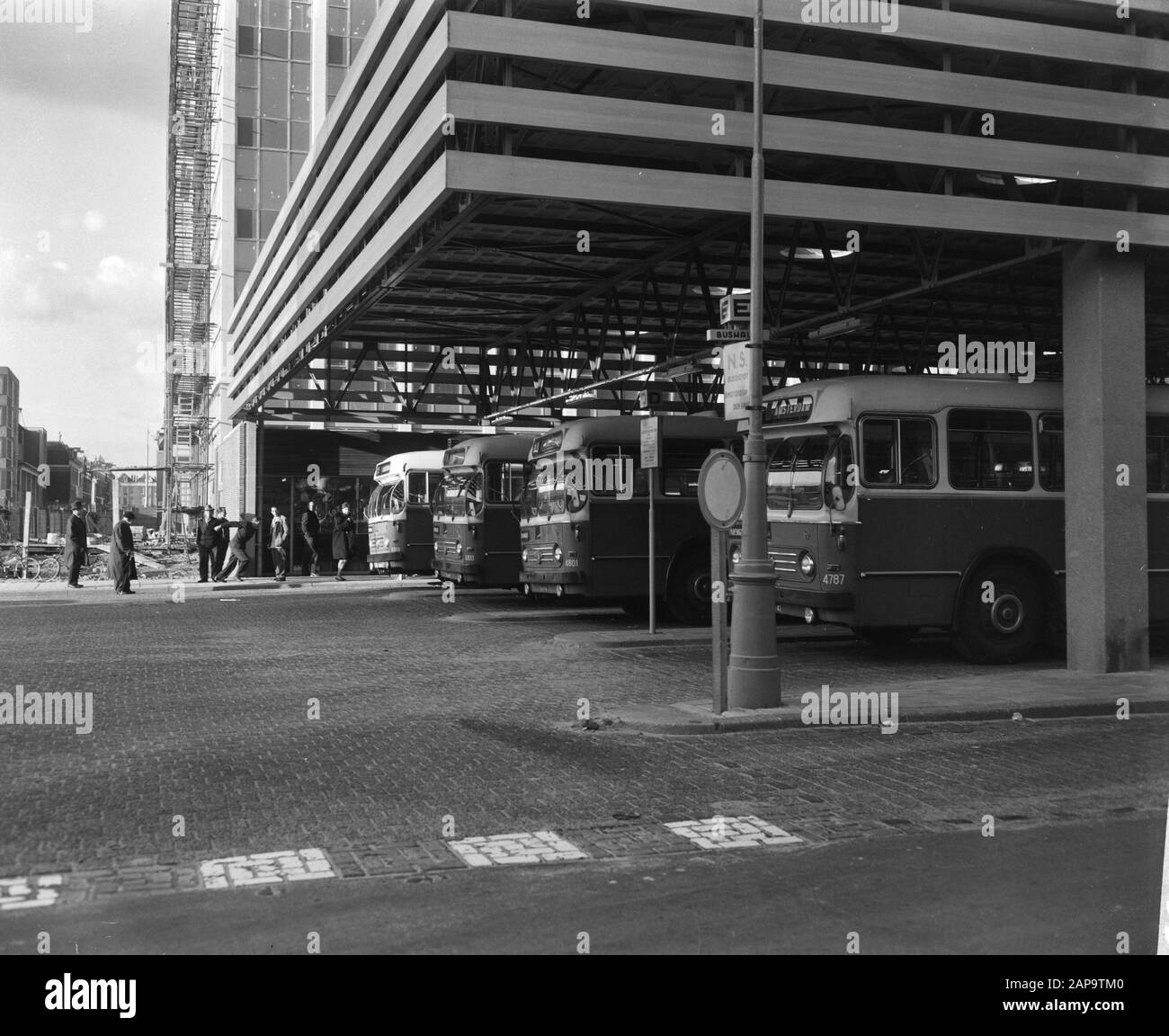 Les bus locaux s'arrêtent. Dans la Wibautstraat, les autobus ne partit pas Date: 14 novembre 1963 mots clés: Autobus, grèves Banque D'Images