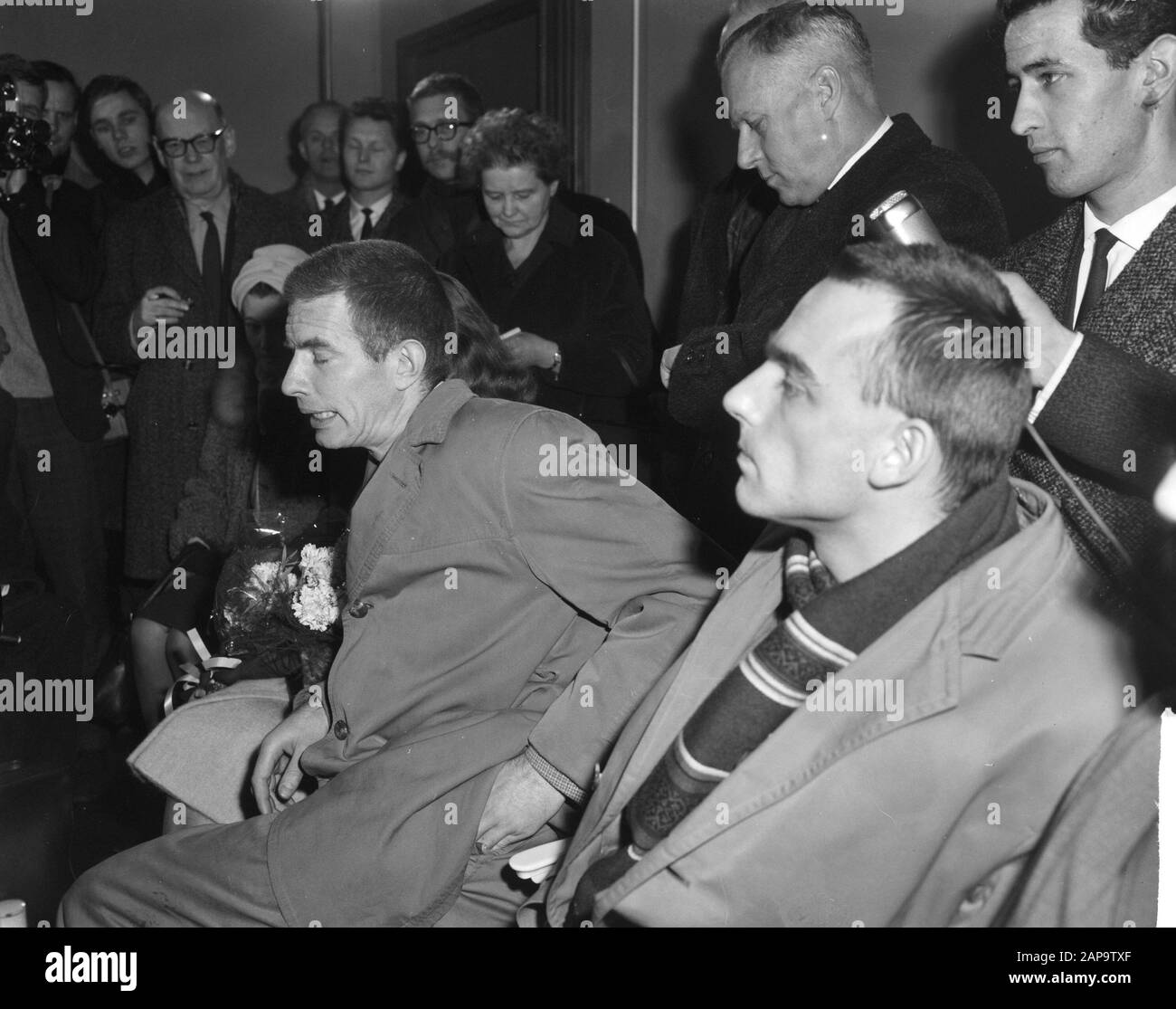 Arrivée de Reydon et du Hunter de Russie à l'aéroport de Schiphol. Reydon et le chasseur Date : 4 décembre 1963 mots clés : arrivées Banque D'Images