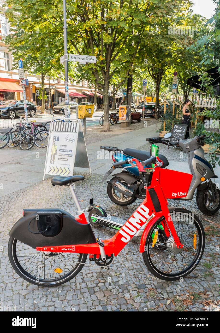 saut, uber e-bike Banque D'Images