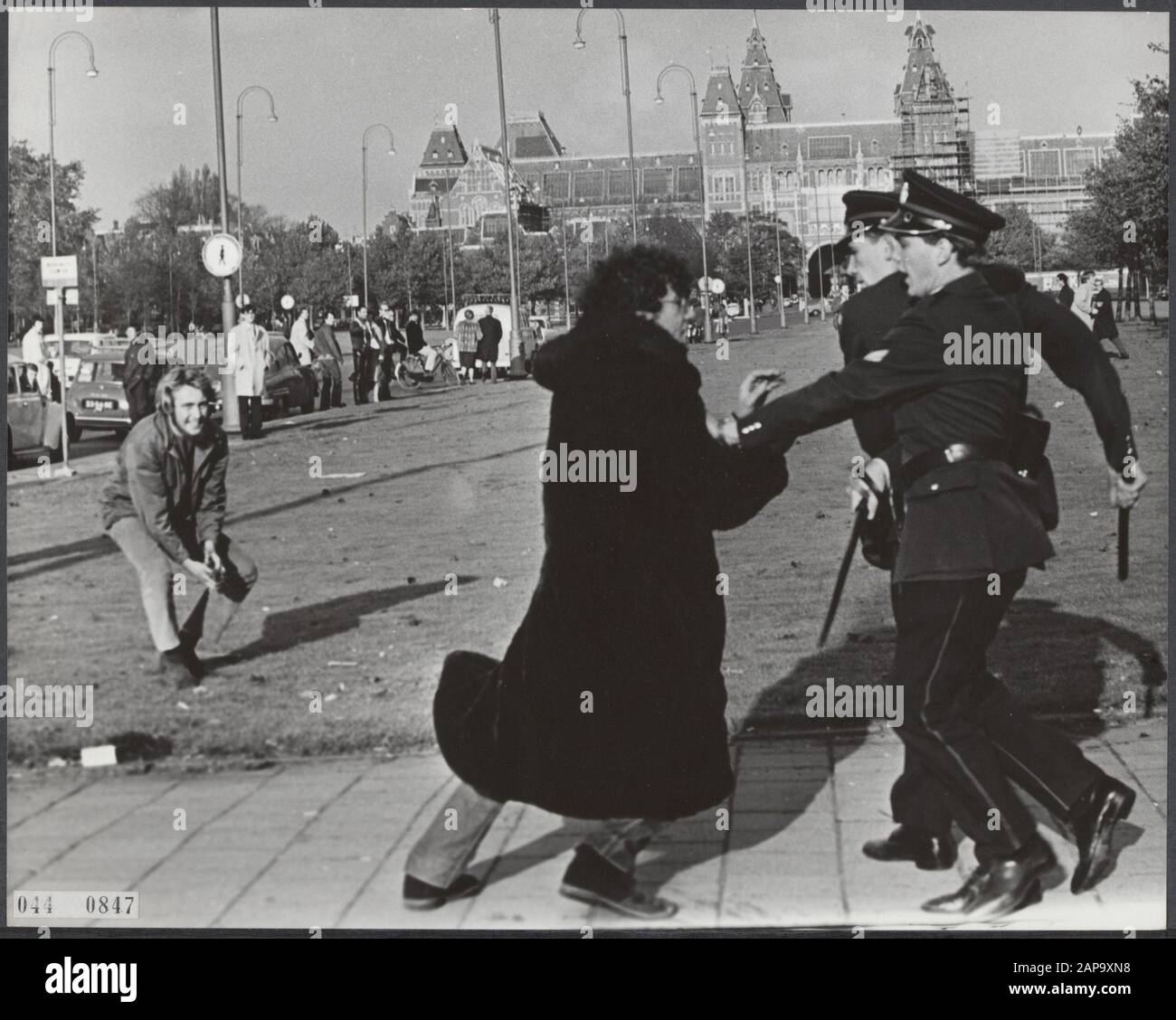 Manifestations, police, émeutes, Museumplein Date: 22 octobre 1967 lieu: Amsterdam, Noord-Holland mots clés: Manifestations, police, émeutes Nom personnel: Museumplein Banque D'Images
