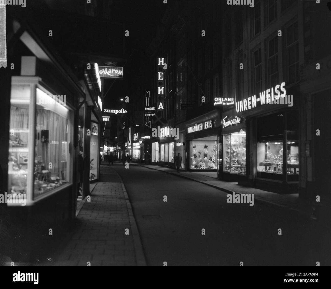 De Kalverstraat Samedi soir entre 20 et 23 h, Show Hermans on Television Date: 27 février 1965 mots clés: Soirées, téléviseurs Nom personnel: Hermans, Show Banque D'Images