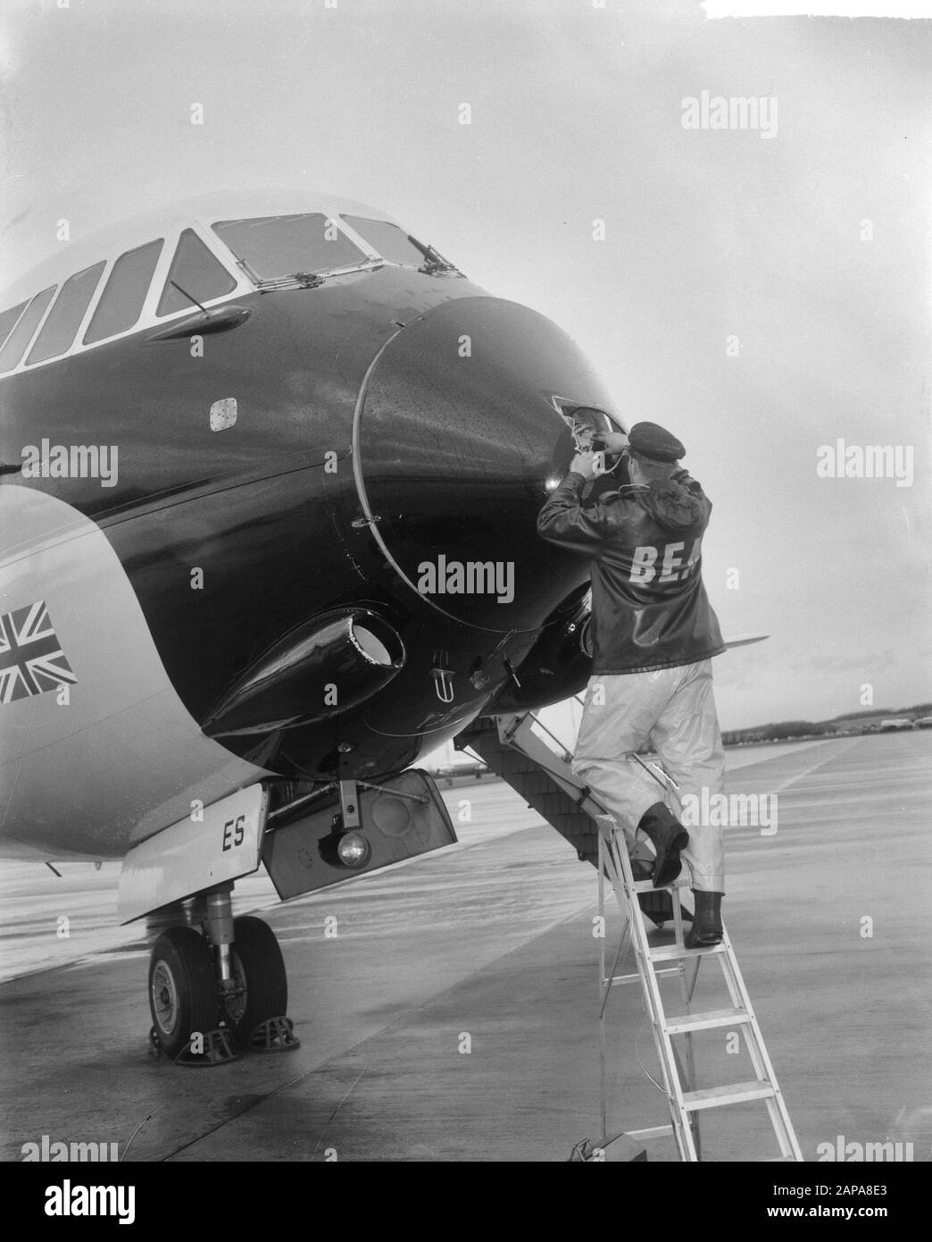 Foudre dans le paquebot BEA, l'aéronef endommagé Schiphol Date : 12 avril 1965 lieu : Noord-Holland, Schiphol mots clés : appareils Banque D'Images