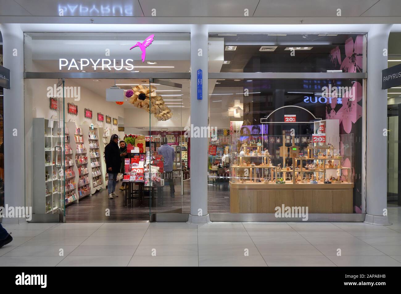 Magasin de papyrus dans le centre commercial World Trade Center Oculus, New York, NY. Janvier 2020. Banque D'Images