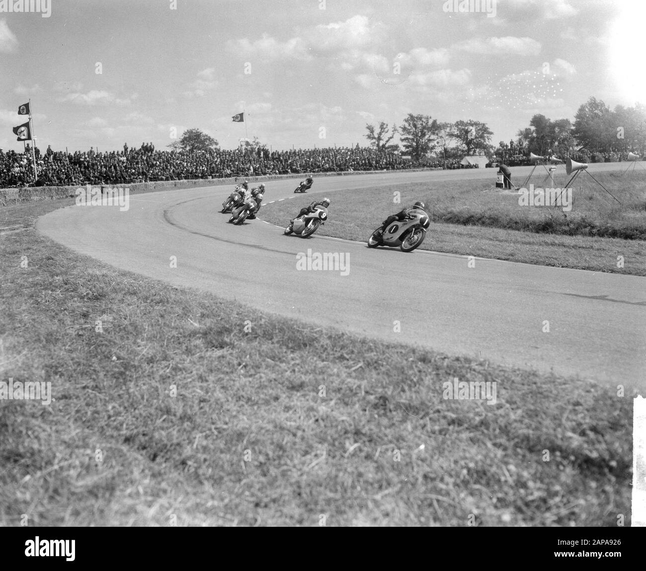 TT Assen 1965 Description: Course de 250 cc? Front Phil Read, Behind Mike Duff Date: 26 Juin 1965 Lieu: Assen Mots Clés: Motorsport Personne Nom: Duff, Mike, Read, Phil Banque D'Images