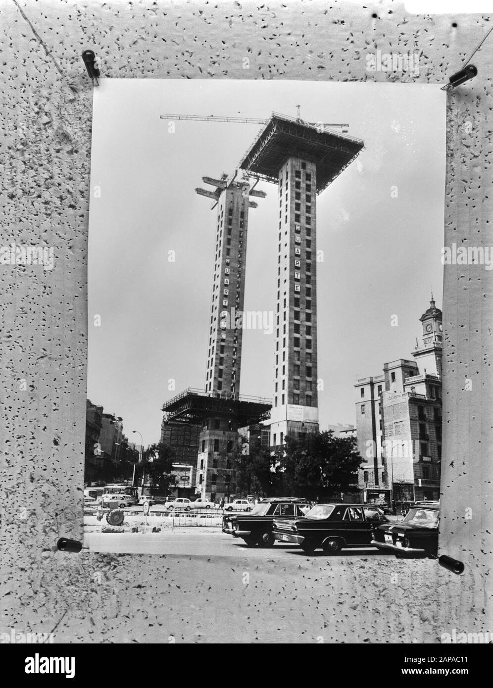 La construction Torres de Colon reprend après deux ans Date : 9 octobre 1972 Banque D'Images La construction Torres de Colon reprend après deux ans Date : 9 octobre 1972 Banque D'Images
