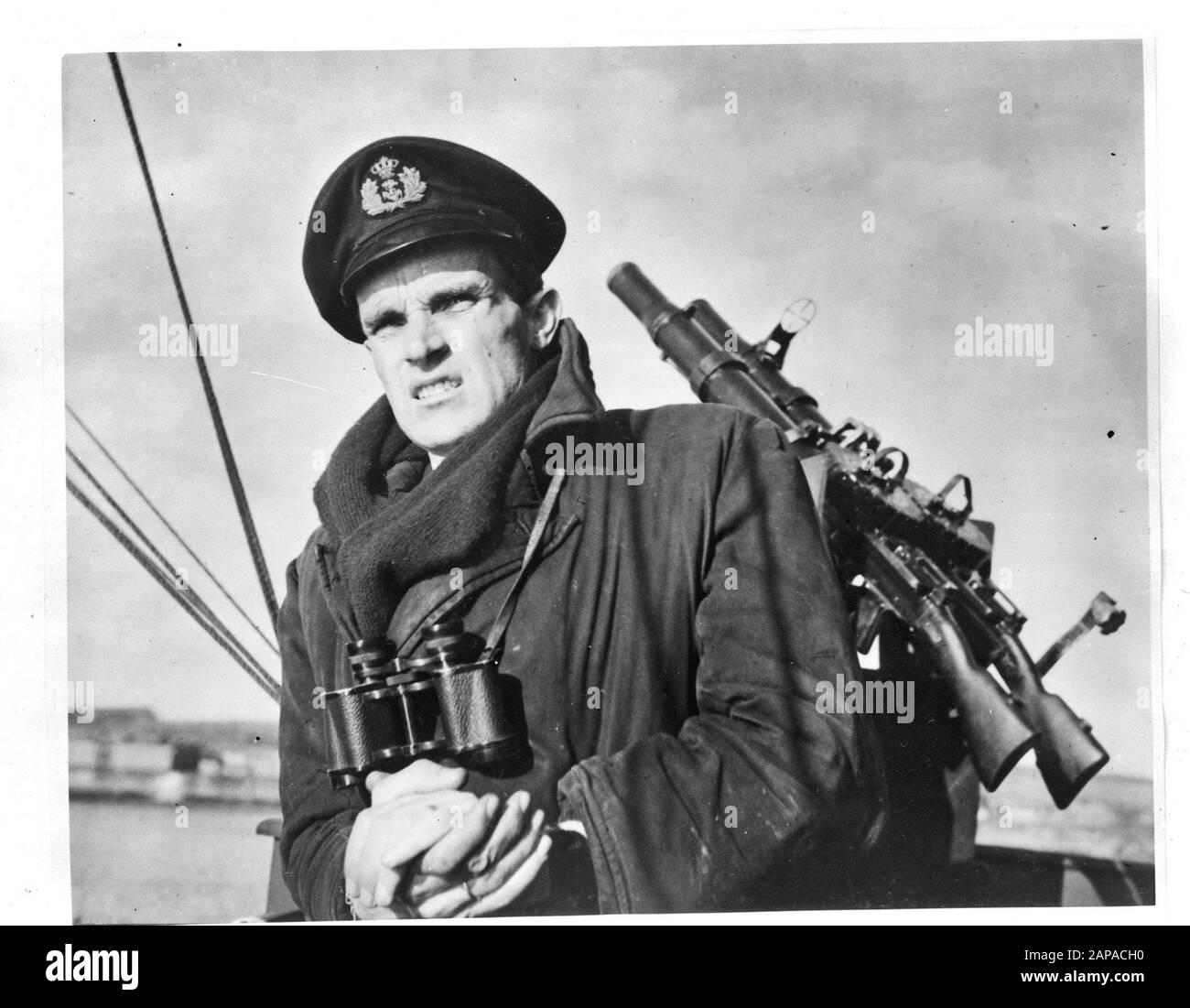Commandant d'un minesweeper, W.H. ELink Schuurman Date: 1940-1945 mots clés: Marine, officiers, portraits, seconde Guerre mondiale Nom personnel: ELink Schuurman, W.H. Banque D'Images