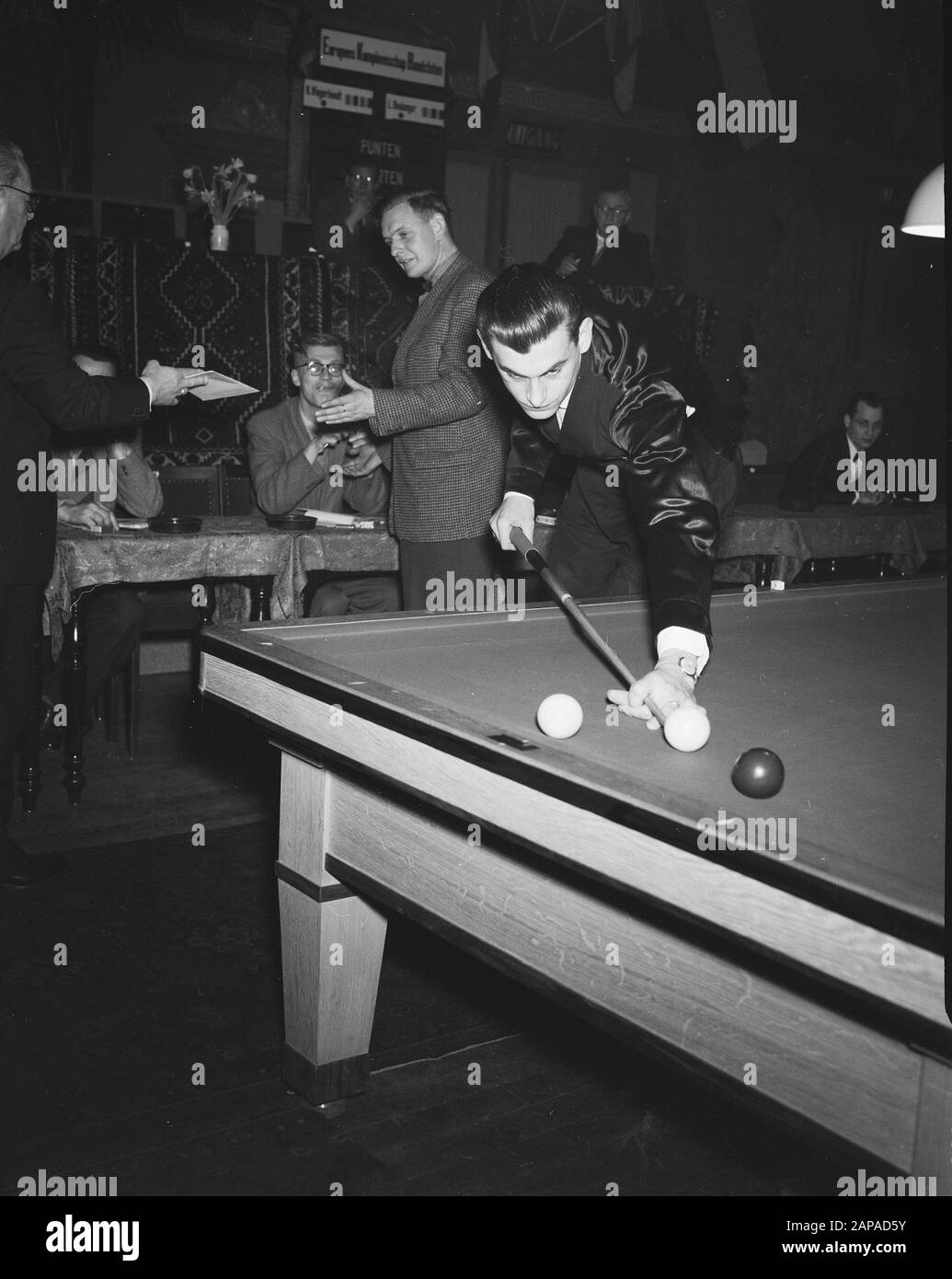 Championnats D'Europe Billards De Bandpunchs À Groningue Description: Boulanger (Belgique) Date: 24 Janvier 1957 Lieu: Groningue (Ville) Mots Clés: Billard Banque D'Images