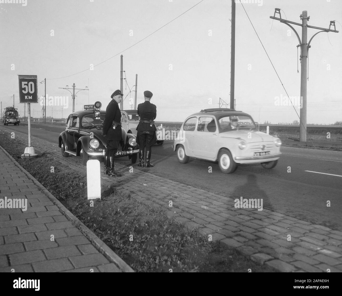 Limite de vitesse de contrôle 50 km Date : 1 novembre 1957 mots clés : contrôle, limites de vitesse Banque D'Images