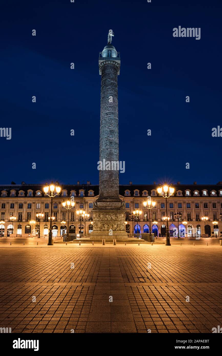 La colonne Vendome, a été érigée par Napoléon pour commémorer la bataille d'Austerlitz Banque D'Images