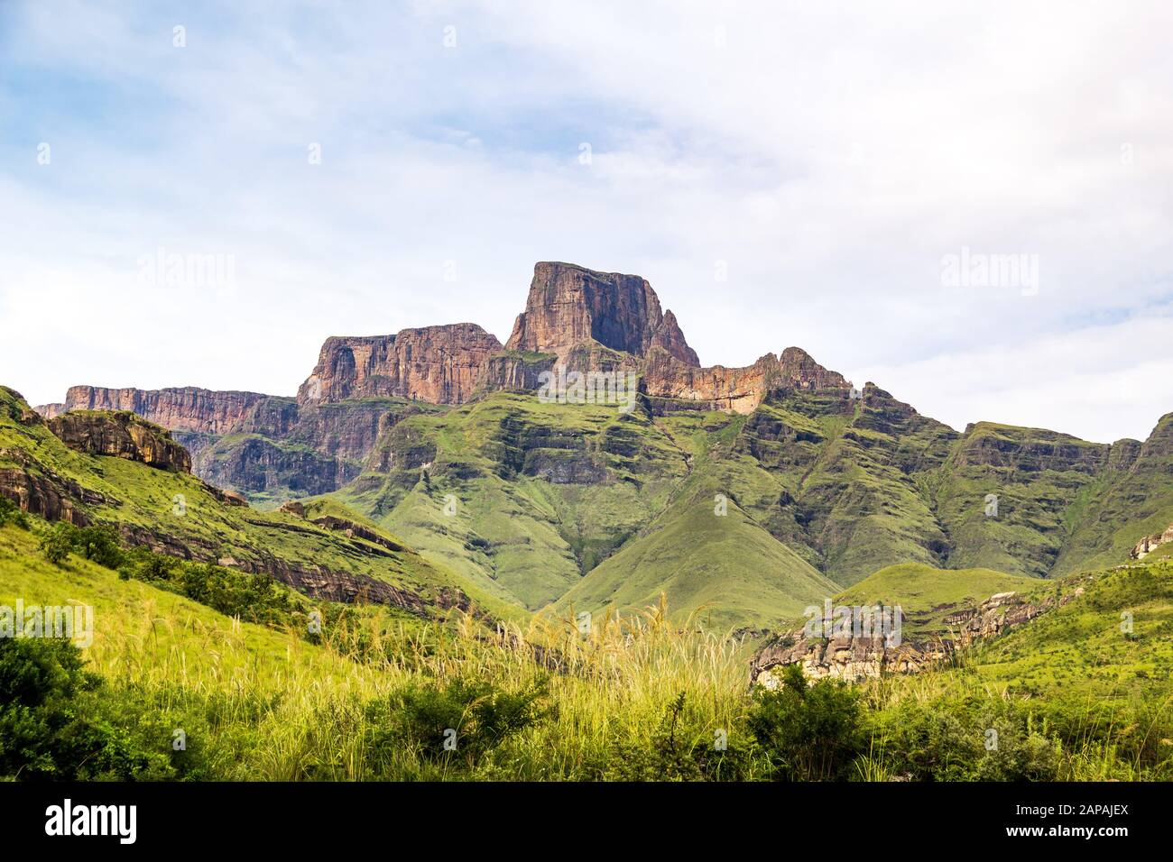 Vue sur la montagne Sentinel, les montagnes Drakensberg, le parc national Royal Natal, Afrique du Sud Banque D'Images