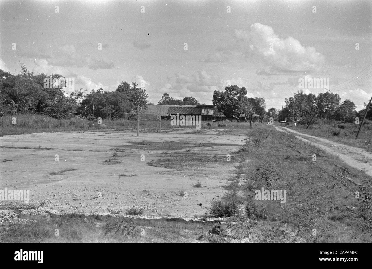 Back Foundation sert maintenant de terrain de volley-ball Date: 1947 lieu: Indonésie, Pays-Bas East Indies Banque D'Images