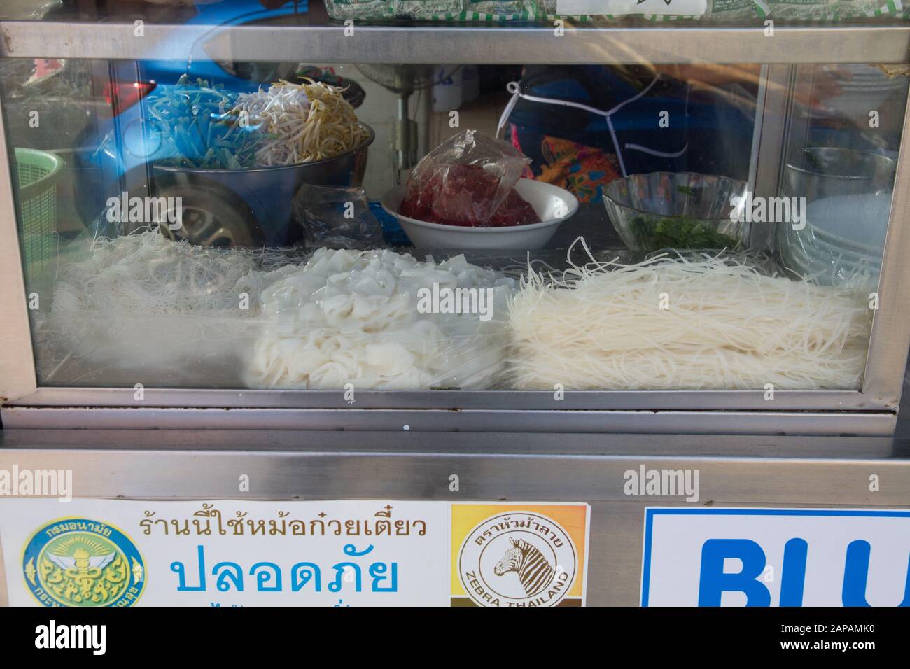 Nouilles prêtes à cuisiner le repas traditionnel Pad Thai Chiang Mai Thaïlande Thaïlande Asie thaïlandaise asiatiques voyages tra Banque D'Images