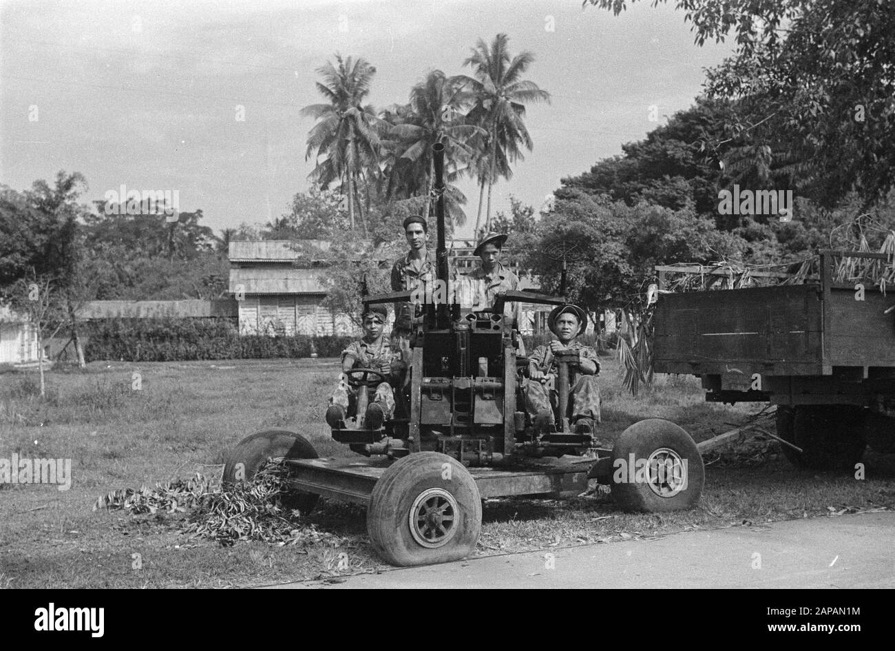 Action Medan (III) Description: Actions à Bindjei. Les armes anti-aéronefs japonaises ont été exploitées par nos troupes à Bindjei Date : juillet 1947 lieu : Indonésie, Antilles orientales néerlandaises, Sumatra Banque D'Images