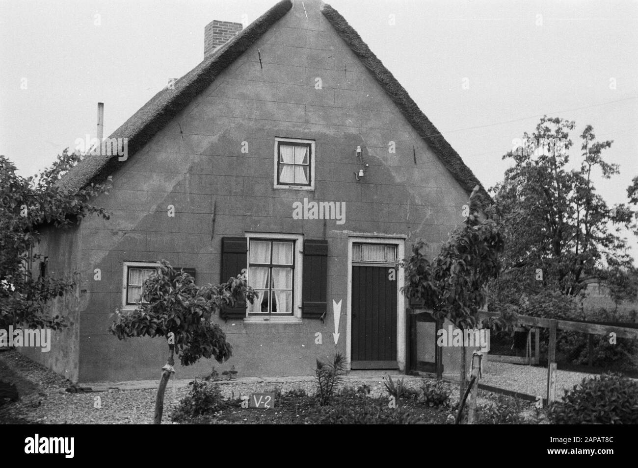 Points fixes Cultuurtechnische dienst Description: Ferme te Vianen (consolidation des terres Vijfheerenlanden) Annotation: V-2 Arrow indique un point fixe Date: Non daté lieu: Vian, Five Heerenlanden mots clés: Consolidation des terres, ajustements des eaux de terrain Banque D'Images