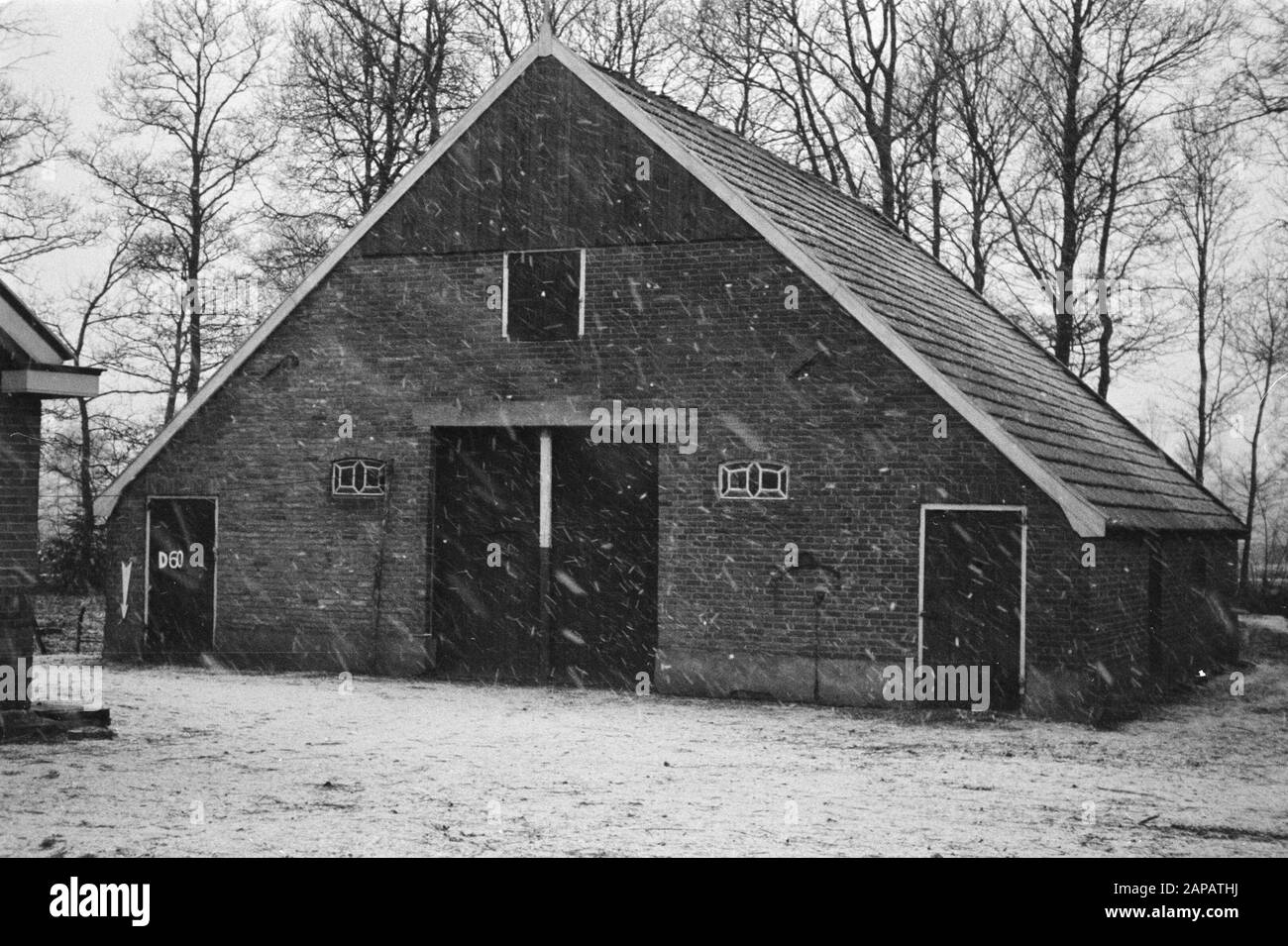 Points fixes Cultuurtechnische dienst Description: Ferme à Denekamp (Remplacement d'Ootmarsum) Annotation: D-60 Arrow Indiquez un point fixe Date: Février 1953 lieu: Denekamp mots clés: Consolidation des terres, ajustements des eaux de champ Banque D'Images Points fixes Cultuurtechnische dienst Description: Ferme à Denekamp (Remplacement d'Ootmarsum) Annotation: D-60 Arrow Indiquez un point fixe Date: Février 1953 lieu: Denekamp mots clés: Consolidation des terres, ajustements des eaux de champ Banque D'Images