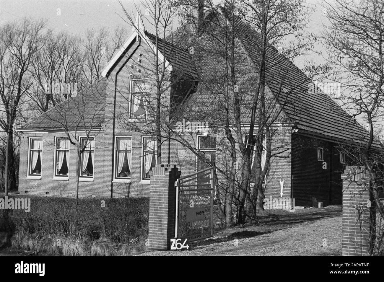Points fixes Cultuurtechnische dienst Description: Ferme à Zijpe (Reilverkaveling Zijpe- en Hazepolder Annotation: Z-64. Consolidation des terres, réglages des eaux de terrain Banque D'Images Points fixes Cultuurtechnische dienst Description: Ferme à Zijpe (Reilverkaveling Zijpe- en Hazepolder Annotation: Z-64. Consolidation des terres, réglages des eaux de terrain Banque D'Images