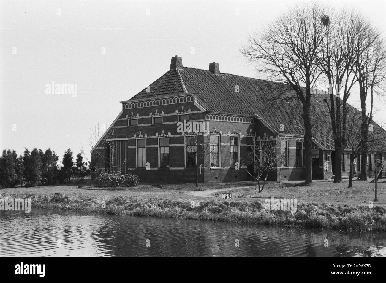 Fixe points Cultuurtechnische dienst Description: Ferme à Nieuwe Pekela [swailverland Pomppolder] Annotation: NP-18. ), Pekela mots clés : consolidation des terres, changements des eaux du terrain Banque D'Images