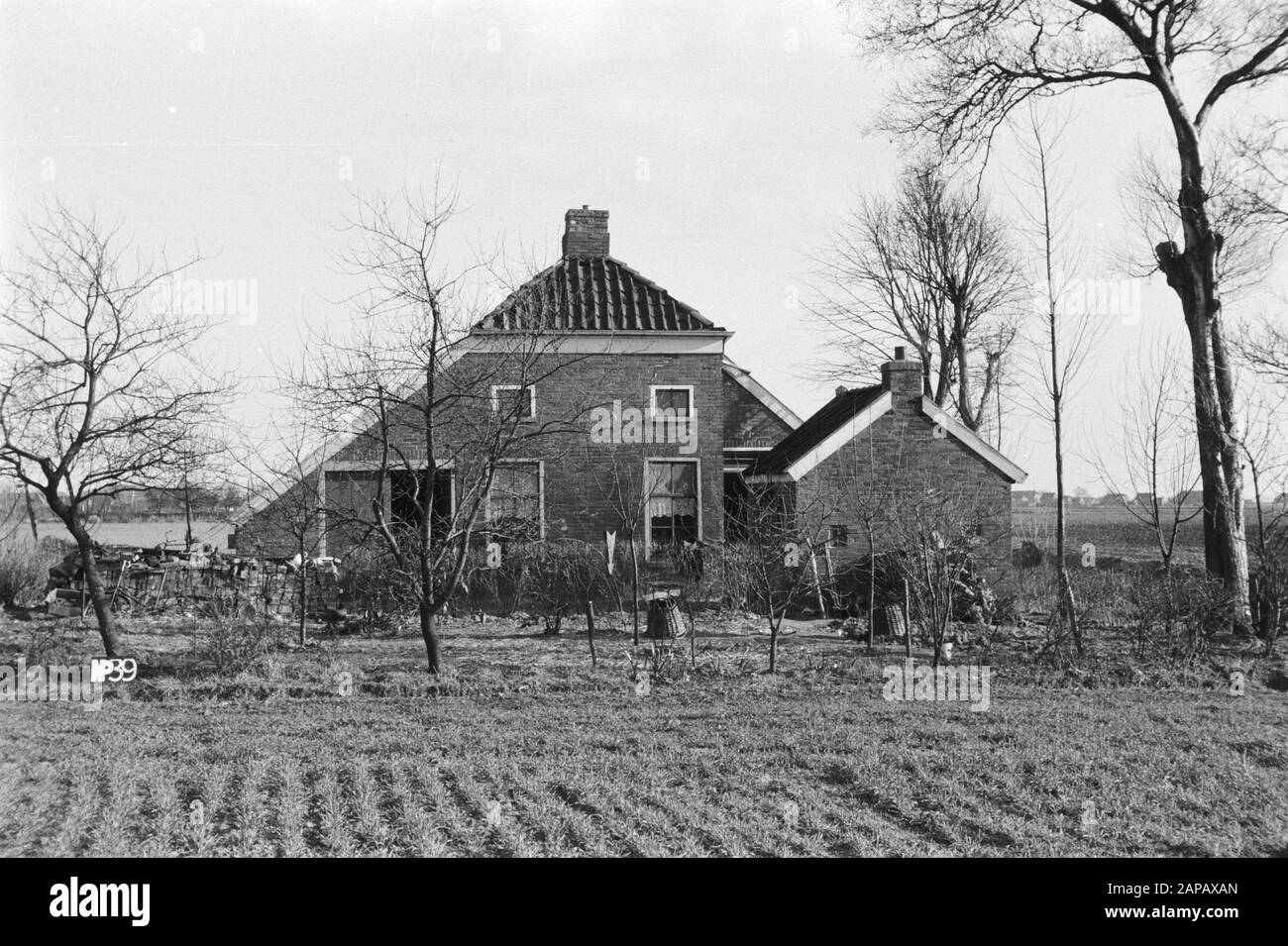Points fixes Cultuurtechnische dienst Description: Ferme à Nieuwe Pekela (subdivision Pomppolder) Annotation: NP-39. , Pekela mots clés : consolidation des terres, changements des eaux de champ Banque D'Images