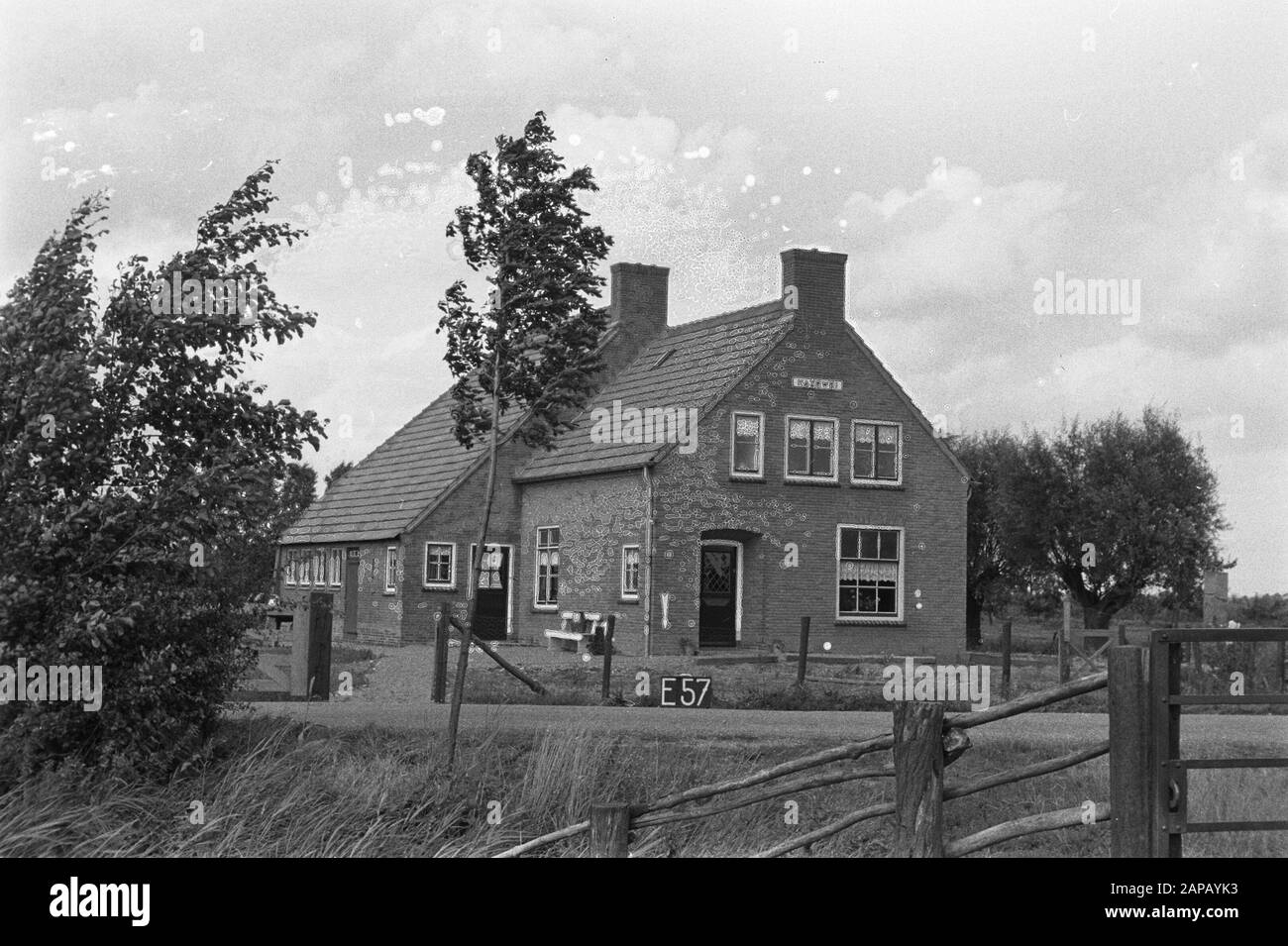 Services culturels à points fixes Description: Ferme à Echteld Annotation: E-57. Consolidation des terres, ajustements des eaux de terrain Banque D'Images Services culturels à points fixes Description: Ferme à Echteld Annotation: E-57. Consolidation des terres, ajustements des eaux de terrain Banque D'Images