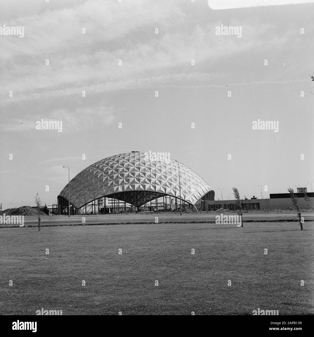 Aviodome à Schiphol Description: Aviodome à l'édifice de Schiphol au soleil du soir Date: 26 juin 1969 lieu: Haarlemmermeer, Noord-Holland mots clés: Matériaux de construction, musées Banque D'Images