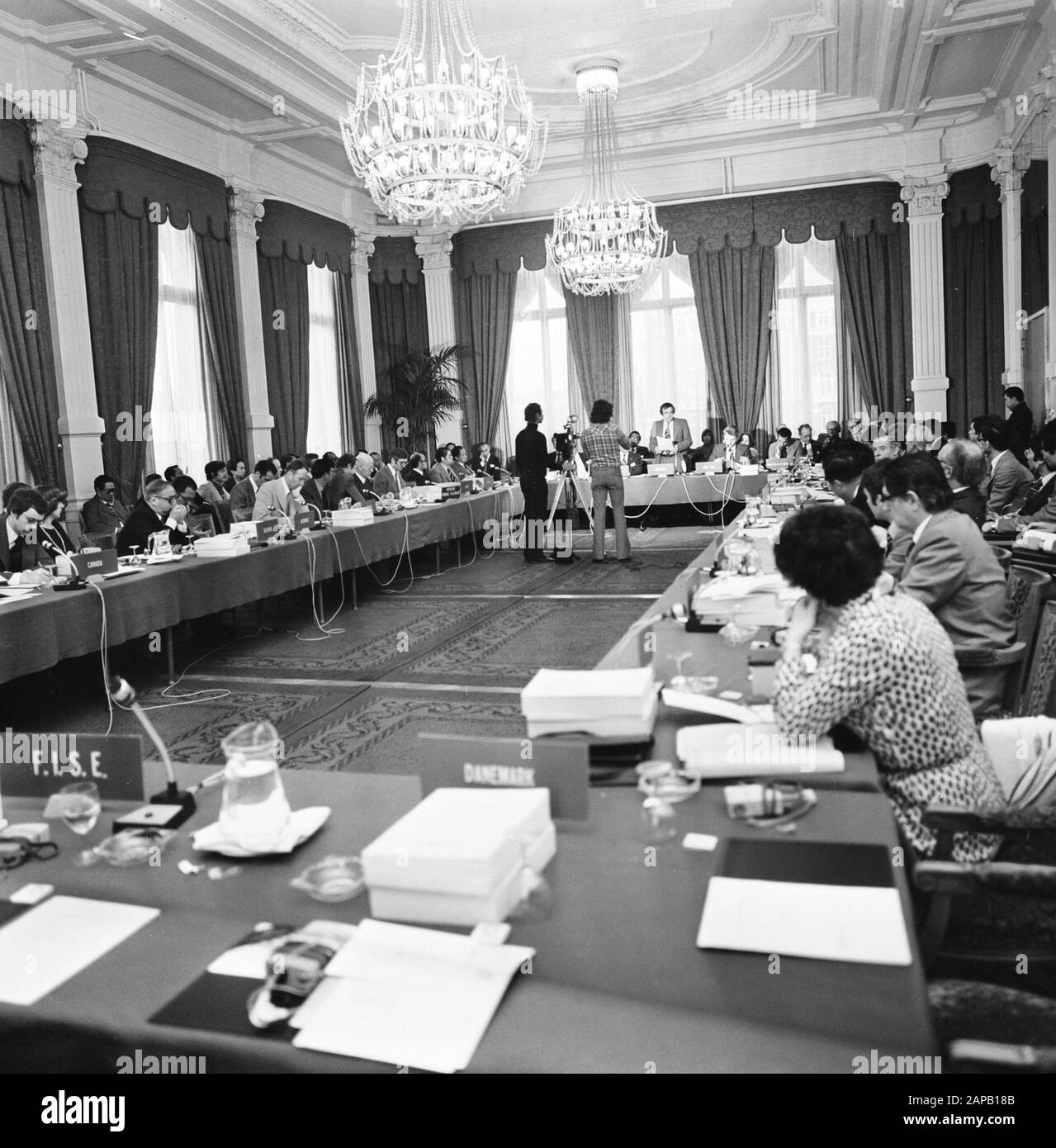 Conférence du Groupe intergouvernemental sur l'Indonésie à l'Amstelhotel à Amsterdam Description: La salle de conférence pour la consultation IGGI des donateurs occidentaux d'Indonésie Date: 5 avril 1977 lieu: Amsterdam, Noord-Holland mots clés: Conférences, ministres, coopération au développement Nom de l'institution: Amstelhotel Banque D'Images