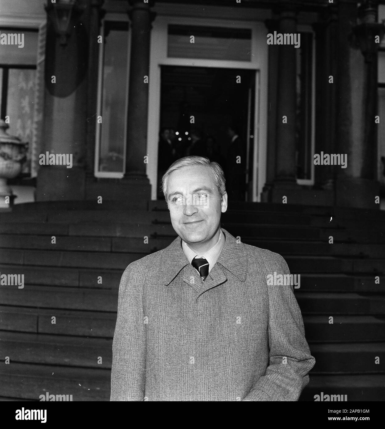 Beediging de 10 des 16 secrétaires d'État de HM op Soestdijk; prof. M.. A. Nooteboom (financier) kop Date: 28 décembre 1977 lieu: Soestdijk, Utrecht mots clés: State SECRETARISES Banque D'Images