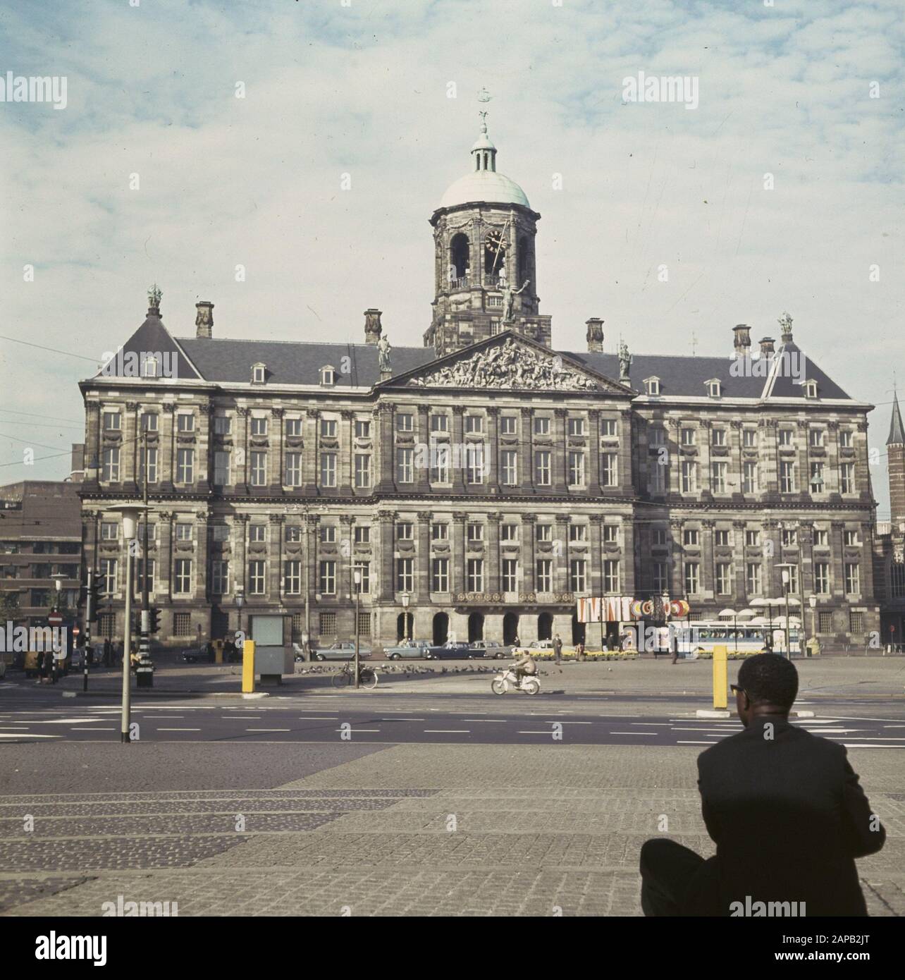 Amsterdam: Cityscapes; Palais Royal sur la place du Dam, extérieur Date: 2 octobre 1967 lieu: Amsterdam, Noord-Holland mots clés: Cityscapes Nom de l'établissement: Rijksmuseum Banque D'Images