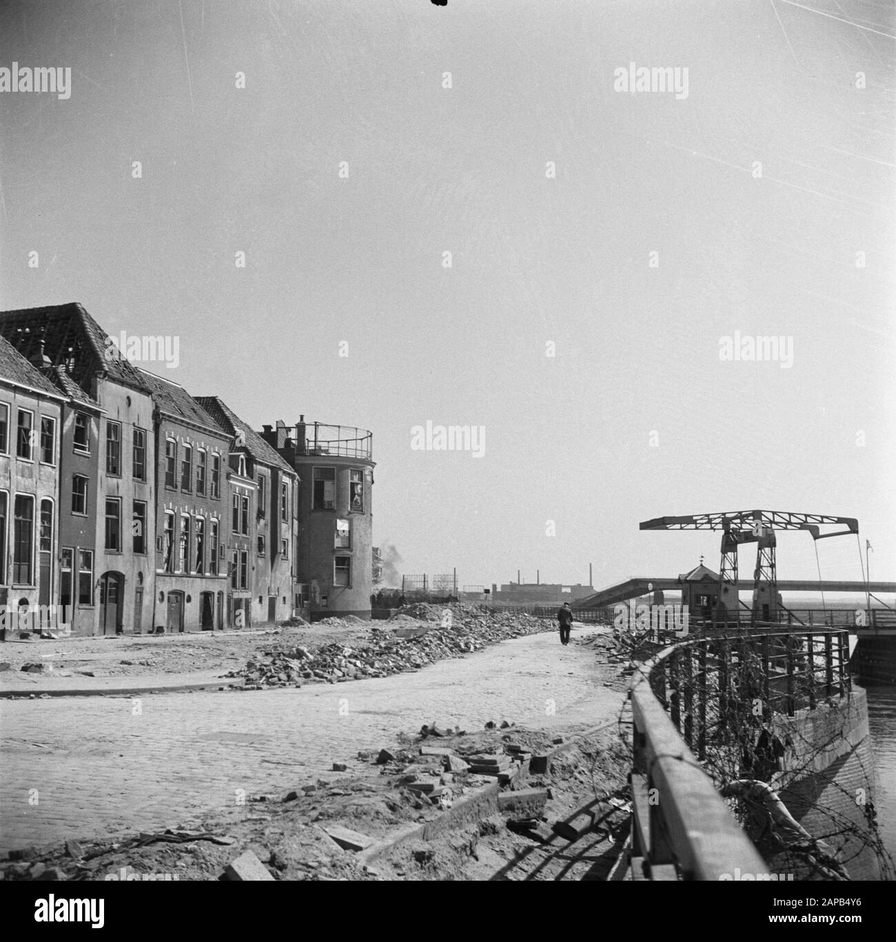 Front North-East Pays-Bas: Deventer Description: Dommages après la bataille de Deventer. Liens Hôtel Bellevue Date: Avril 1945 lieu: Deventer, Overijssel mots-clés: Ponts, hôtels Banque D'Images