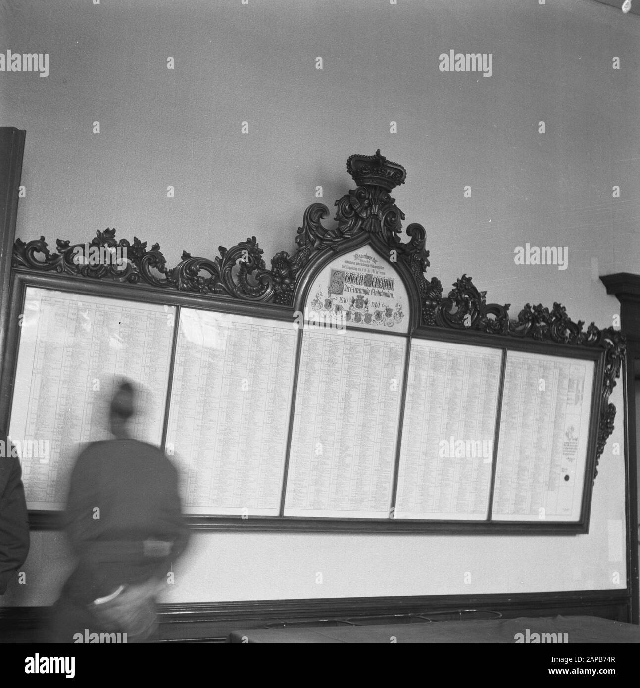 Gouvernement: Description De La Maison: Binnenhof À La Haye. Deuxième Chambre. Nomenclature des députés des Etats-généraux de 1576 à 1796 Date: 25 septembre 1945 lieu: Binnenhof, La Haye, Zuid-Holland mots clés: Gouvernement Banque D'Images