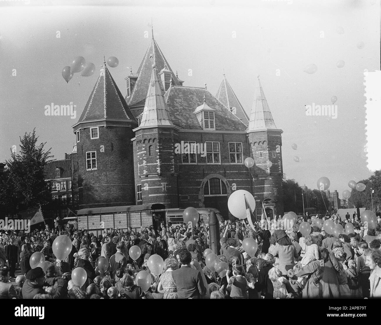 Ballons au profit du Fonds Reine Wilhelmina Date : 19 septembre 1953 mots clés : ballons Banque D'Images