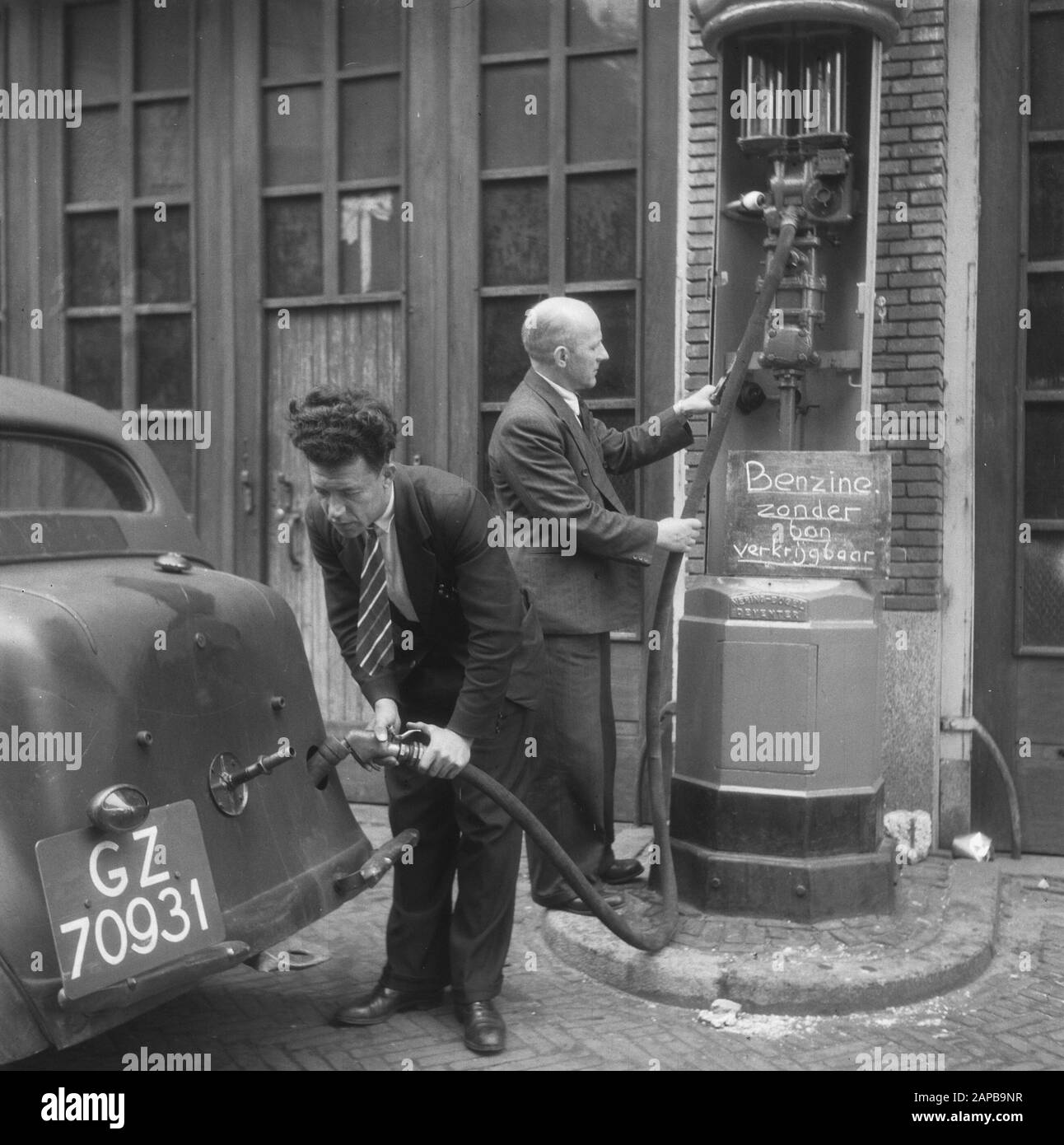 Essence disponible sans reçu Date: 28 mai 1946 mots clés: Carburants, trafic, transport Banque D'Images