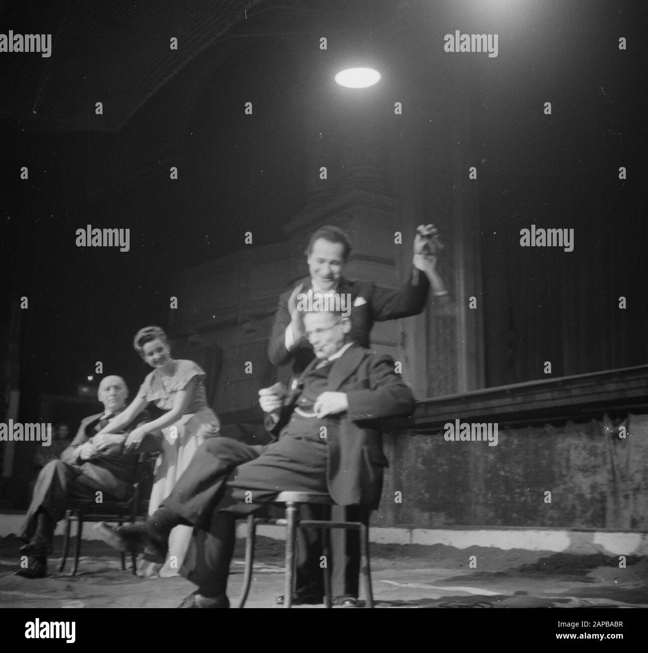 De Koning Der Pickpockets Borra, Circus Strassburger Date : 22 Décembre 1948 Mots Clés : Cirques, Magiciens Nom Du Personnage : Borra, Circus Strassburger Banque D'Images