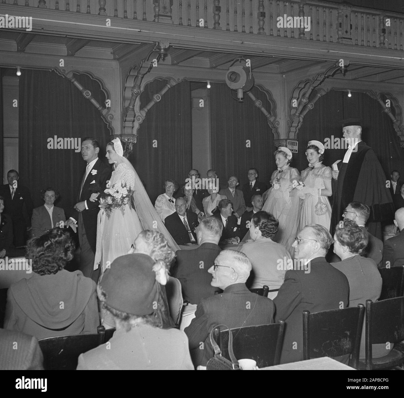 1ère Exposition Nationale De Vêtements Personnalisés Pour Femmes Et Hommes Den Haag Date: 26 Septembre 1952 Lieu: La Haye Mots Clés: Défilés De Mode Banque D'Images