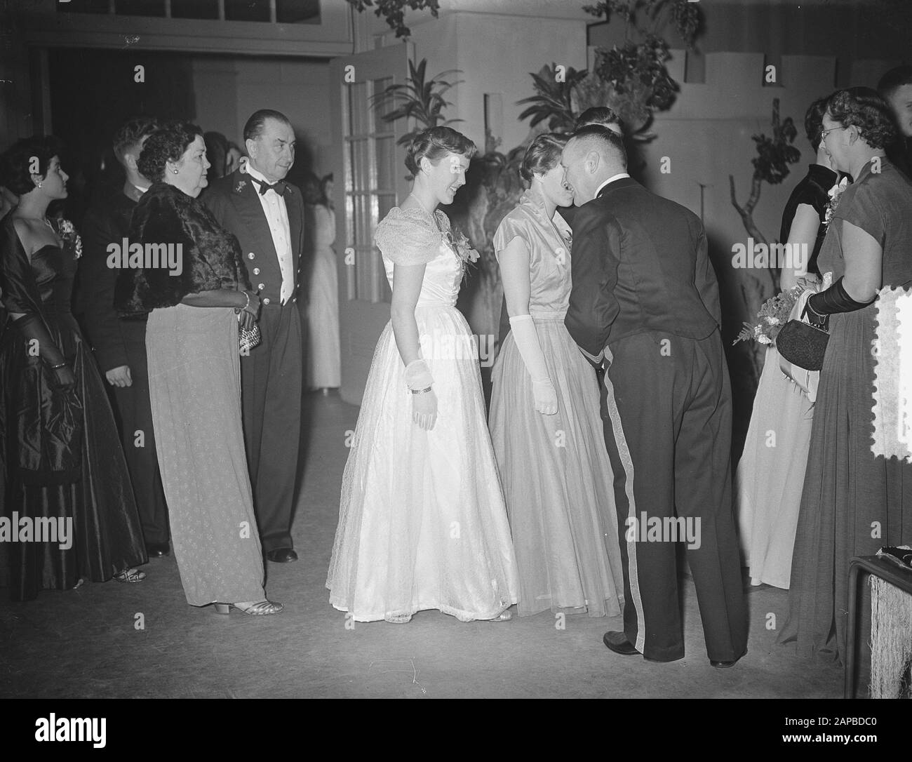 Assaut kvm adelborsten Date: 18 décembre 1953 lieu: Den Helder mots clés: Réceptions Banque D'Images