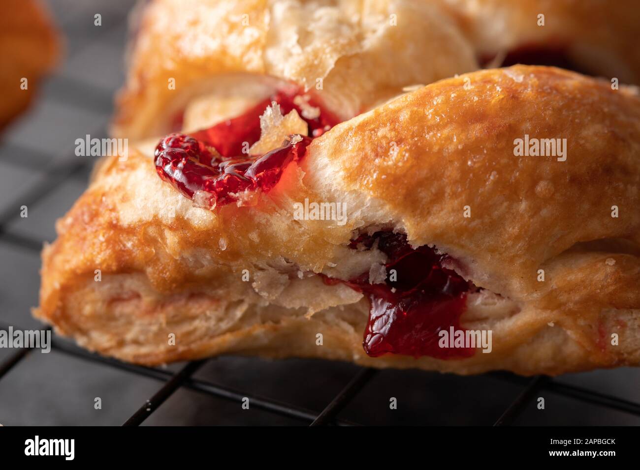 Pâte de strudel à la fraise cuite douce Banque D'Images