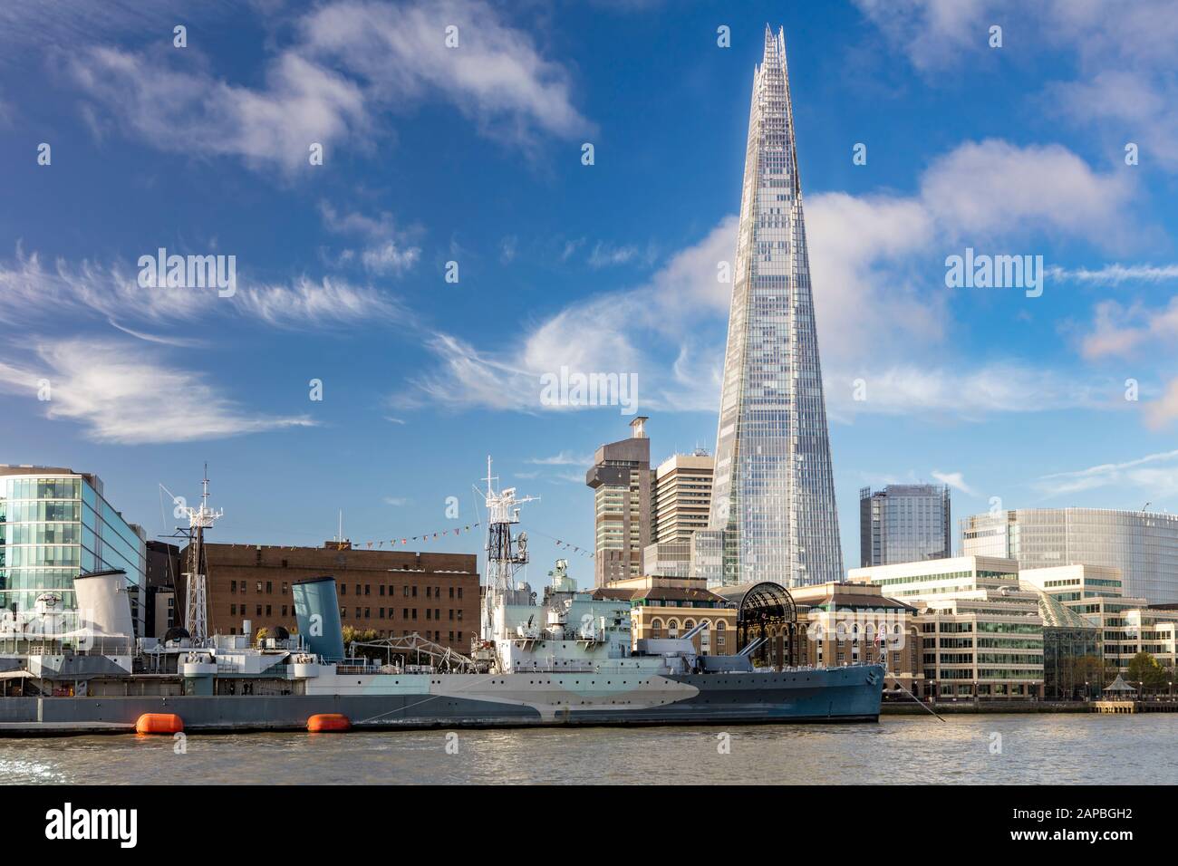 HMS Belfast - un Cruiser léger de la seconde Guerre mondiale - fait maintenant partie du Musée impérial de la guerre, amarré sous le Shard le long de South Bank, la Tamise, Londres, Angleterre, Royaume-Uni Banque D'Images