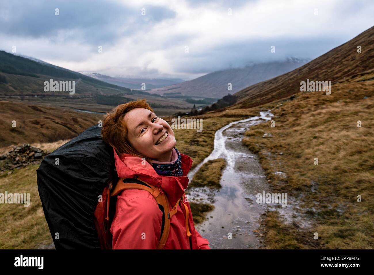 Voyageur Seul - West Highlands Way, Écosse. Hiver, randonnée printanière Banque D'Images