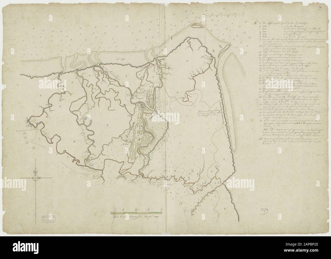 Carte de la bataille de Surabaya (1677) lorsque la bataille est en cours. Les positions de Trunajaya et des forces néerlandaises, y compris les batteries d'artillerie, les fortifications et les structures, sont représentées À ce moment-là, les Néerlandais ont pris Ampel mais Trunajaya contrôlent toujours le centre-ville. Banque D'Images