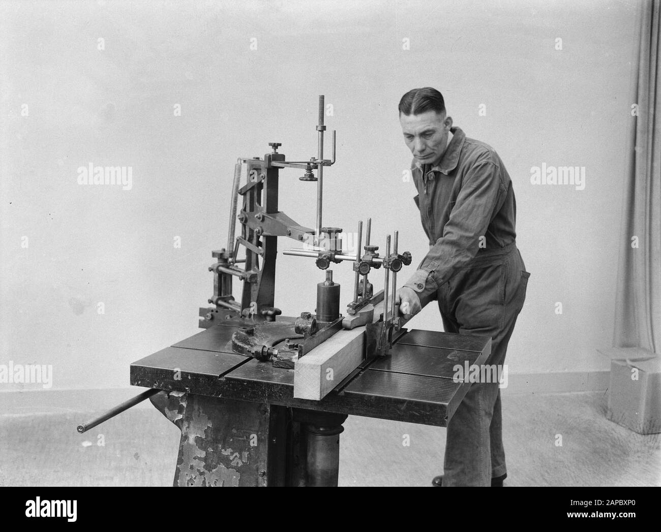 8,5x11,5 Reetouch. Photo pour cliche no. C 2142, utilisé pour la feuille IX de l'instr 44 fig. 15, fraiseuse de sécurité Date : sans mots clés : protections, fraiseuses Banque D'Images