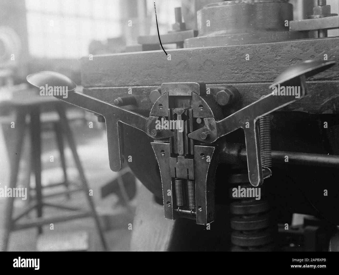 9 x 12 sécurité Eccentrpress (quartier negatiefffilm 4) Date: Non daté mots clés: Protections, eccentrPresses Banque D'Images