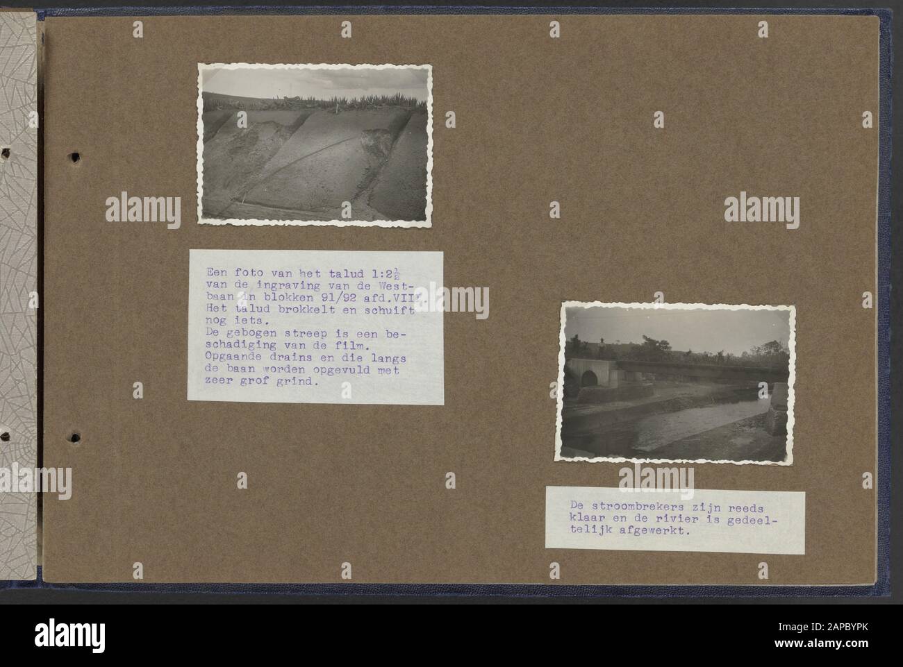Album photo Deli Maatschappij: Plantation de palmiers à huile et d'infrastructure Soehet Description: 7 Photos liées au rapport sur les réclamations pour les chemins de fer de construction, les intersections etc. Vers le mois de juillet 1934 Annotation: En haut à gauche: Une photo du remblai 1:2 1/2 de l'excavation de la Westbaan dans les blocs 9192 afd. VIII Le remblai s'effrite et glisse quelque chose d'autre. La bande incurvée est endommagée sur le film. Les drains croissants et ceux le long de la voie sont remplis de gravier très grossier. En bas à droite: Les brise-roches sont déjà prêts et la rivière est partiellement terminée Date: Juillet 1934 Loc Banque D'Images
