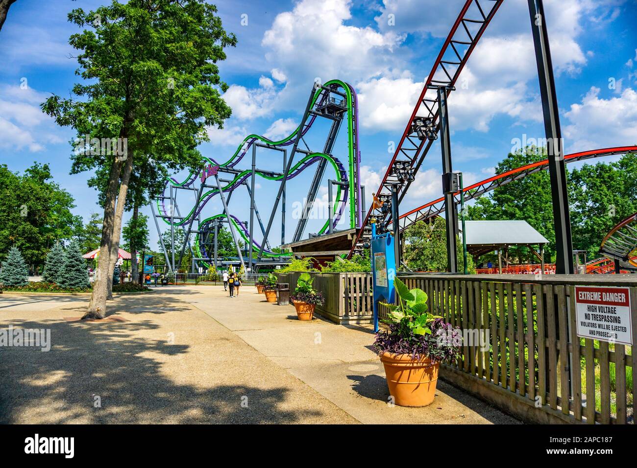 Les clients qui s'amusent à Six Flags Great Adventure, un célèbre parc d' attractions situé dans le canton de Jackson, dans le New Jersey Photo Stock  - Alamy