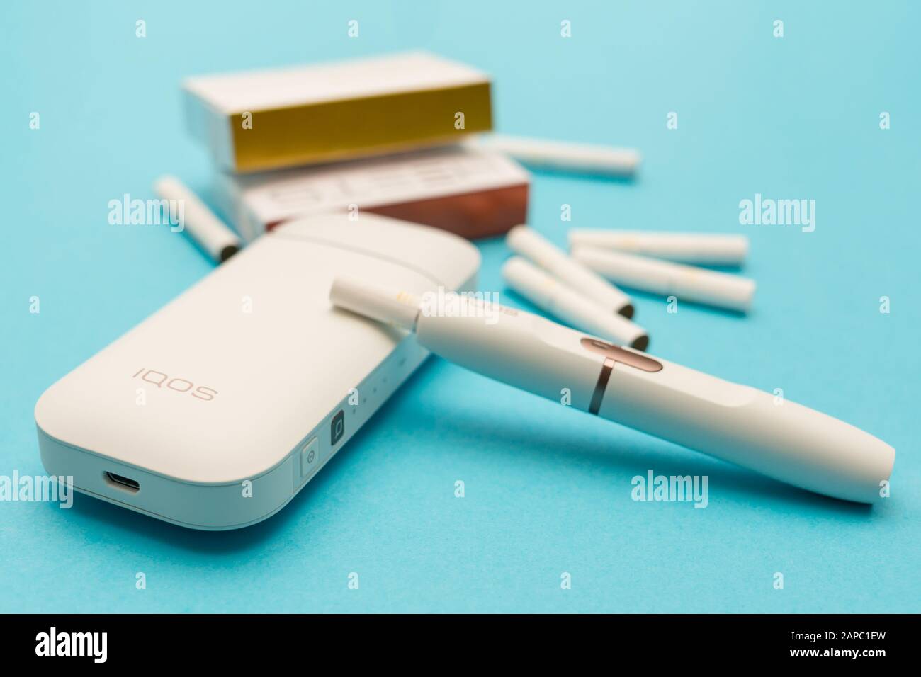 Saint-Ptersbourg, Russie - 08.08.2019: Iqos est un systme innovant de  chauffage du tabac, une alternative aux cigarettes traditionnelles et  lectroniques. La photo Photo Stock - Alamy