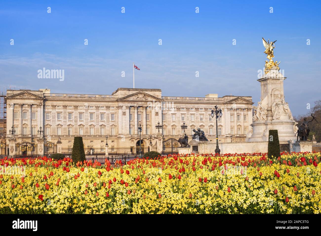 La façade du palais de Buckingham, résidence officielle de la reine d'Angleterre, Westminster, Londres Banque D'Images